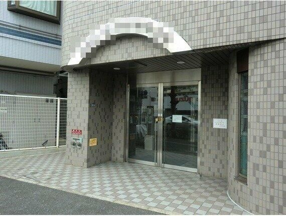 横浜市西区久保町の賃貸マンションのエントランス