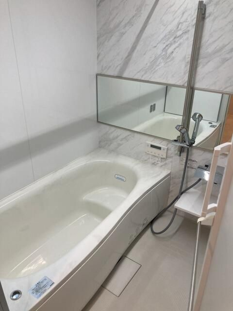 鈴木町一丁目貸家の浴室
