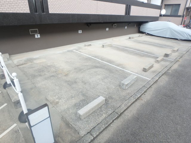 【駐車場】 | ソレイユ西宮 | 駐車場です