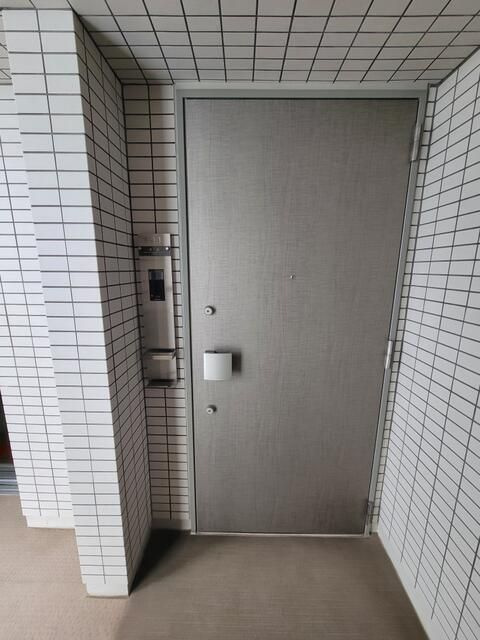 レリアモード豪徳寺の玄関
