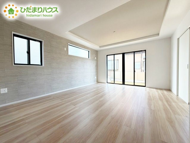 【居間・リビング】 | 水戸市本町4期　新築戸建 | 開放感あるLDKを確保！家族が集まるリビングはゆったり過ごしリフレッシュする場として居心地の良い空間にしたいですね。