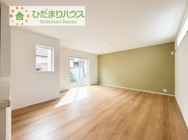 【居間・リビング】 | 牛久市南7丁目01期　新築戸建 | 南向きのリビングではぽかぽかの日差しが感じられます☆彡