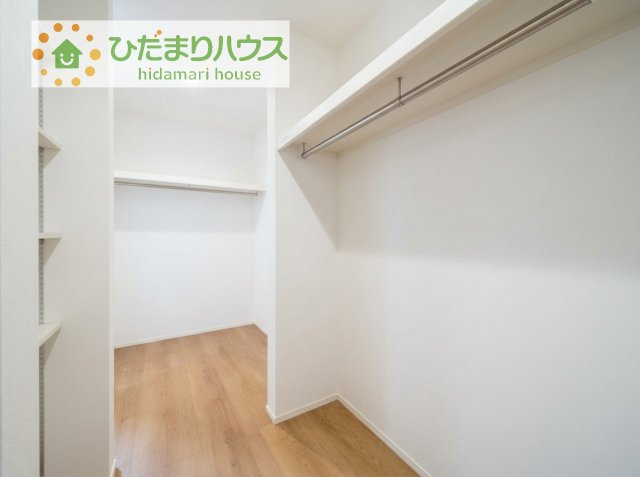 【収納】 | 牛久市南7丁目01期　新築戸建 | 小物類から掃除機やシーズンオフの暖房器具といった大きいものまで1か所に収納できる、機能的な大容量ウォークインクローゼット付き(^^♪