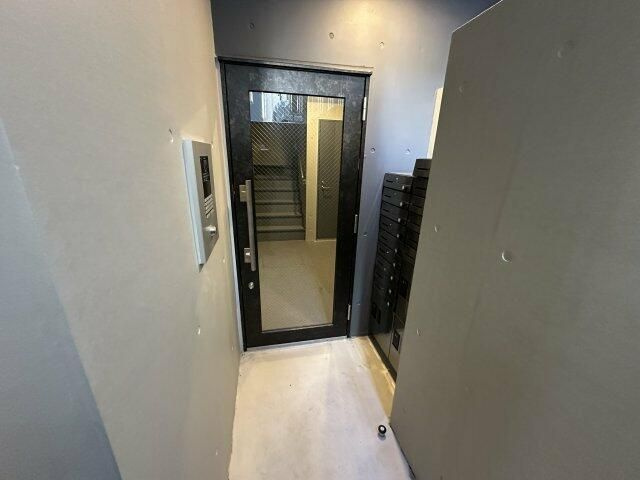 早稲田鶴巻町ＩＭＡハウスのエントランス