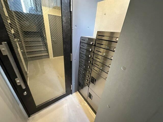 早稲田鶴巻町ＩＭＡハウスのエントランス