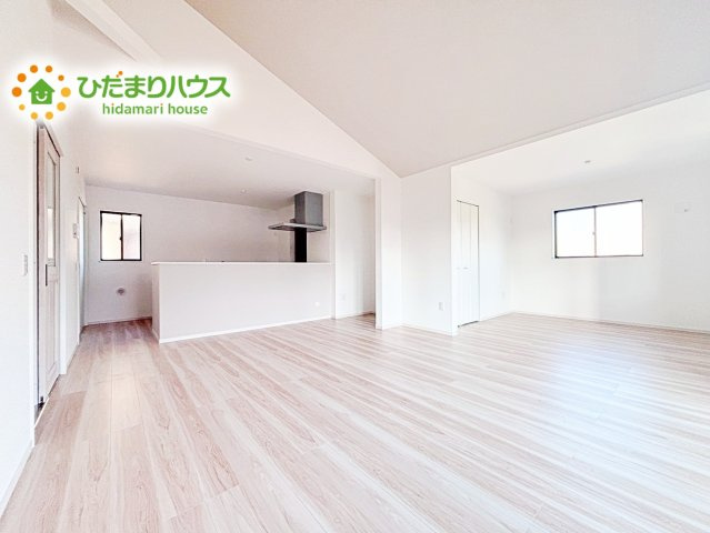 【居間・リビング】 | 水戸市東前町5期　新築戸建　3号棟 | 家族団らんの時間も増えそうな、日当たり良好＆くつろぎのLDK