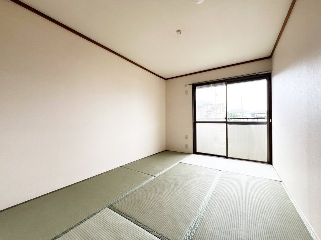 コーポ南山の和室|写真はB202号室　募集中の部屋はモダン畳です