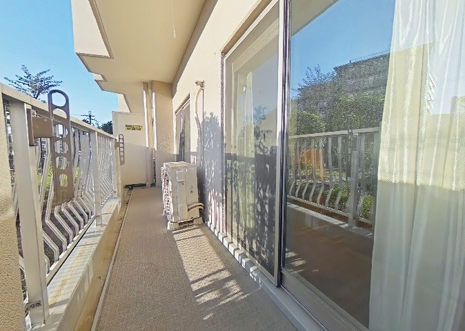 朝日プラザ千里B棟のロビー