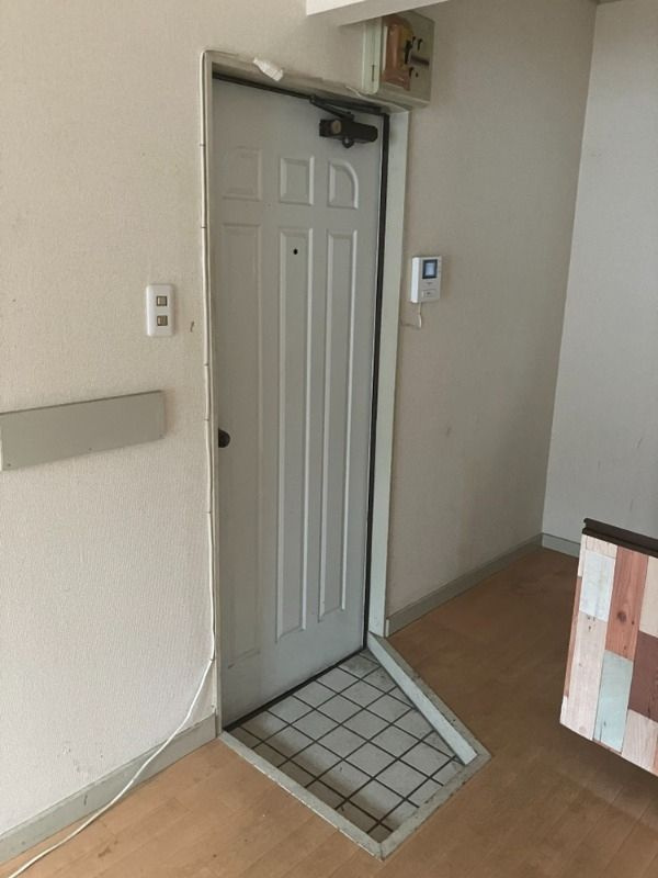 ローズアパートQ22の玄関