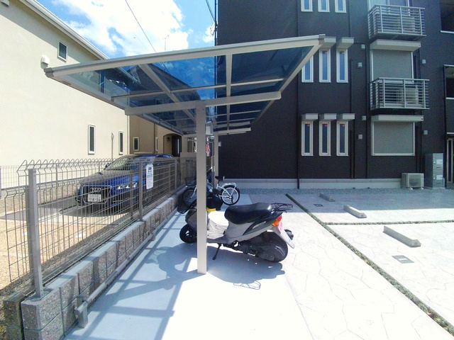 シャルマン本山の駐車場
