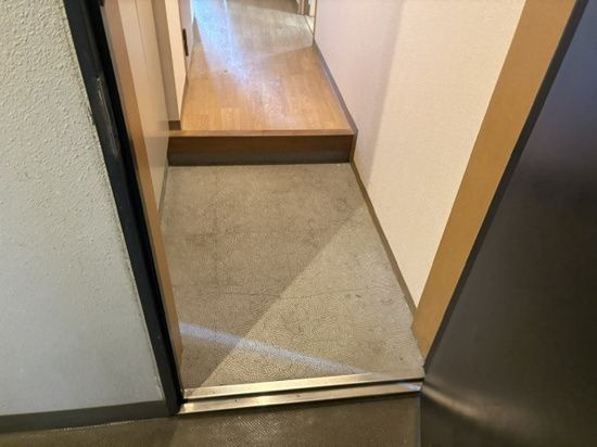 高柳ビルの玄関