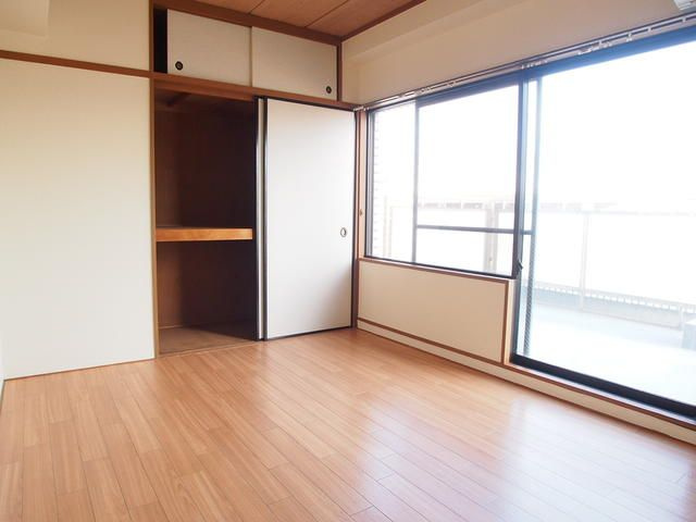 筑波ビルの寝室