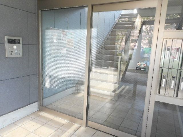 アルモニ－のエントランス