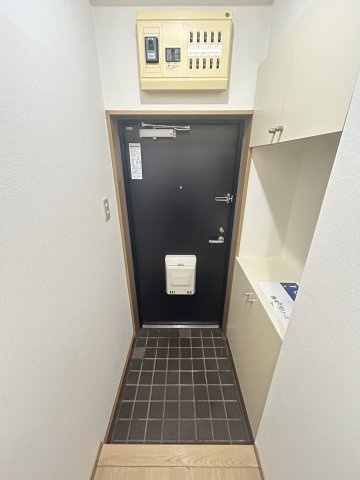 東久マンションの玄関