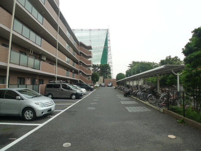 エクセラン東松戸のその他共用部分|敷地内駐車場！