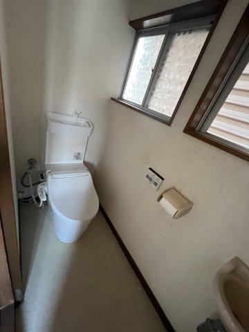 津山市沼　中古住宅　4DKのトイレ|温水洗浄便座