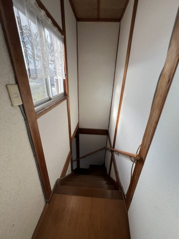 津山市沼　中古住宅　4DKの内装|階段