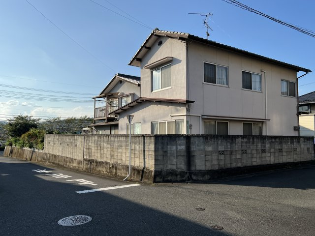 津山市沼　中古住宅　4DKの前面道路含む現地写真