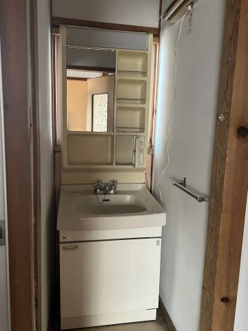 津山市沼　中古住宅　4DKの独立洗面台