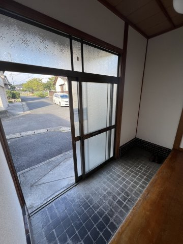 津山市沼　中古住宅　4DKの玄関