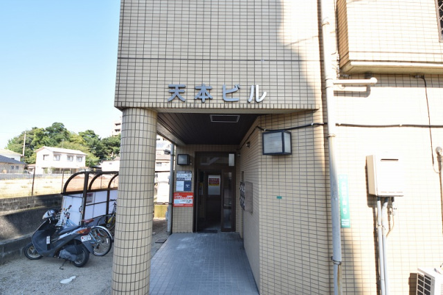 天本ビルのエントランス