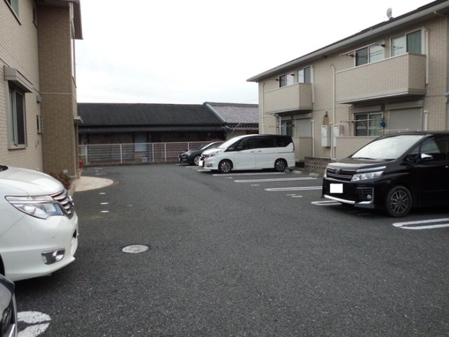 フォレスト　ヒルズ　Ⅱ棟の駐車場