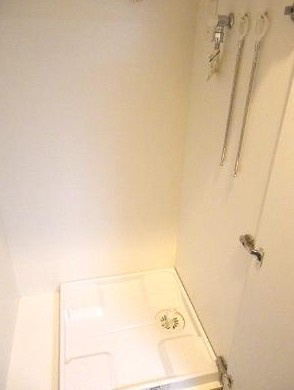 【設備】 | ルーブル上鷺宮 | 室内洗濯機置場。