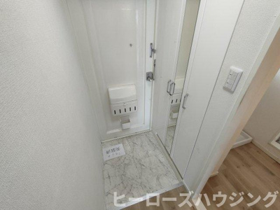 【玄関】 | アスモ岡町 | ※同タイプの写真となり、実際のお部屋とは異なる場合があります