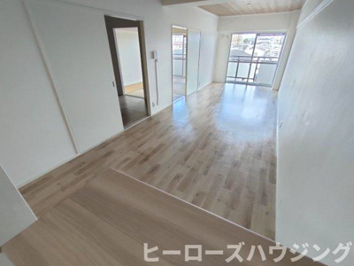【居間・リビング】 | アスモ岡町 | ※同タイプの写真となり、実際のお部屋とは異なる場合があります