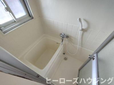 【浴室】 | アスモ岡町 | ※同タイプの写真となり、実際のお部屋とは異なる場合があります