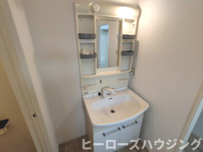 【独立洗面台】 | アスモ岡町 | ※同タイプの写真となり、実際のお部屋とは異なる場合があります