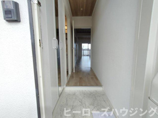 【玄関】 | アスモ岡町 | ※同タイプの写真となり、実際のお部屋とは異なる場合があります