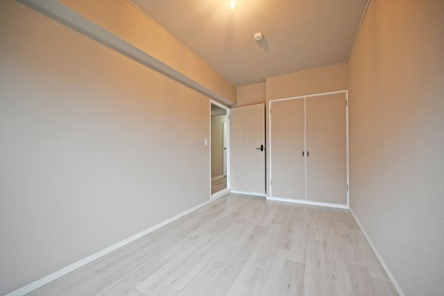 千里山田グリーンハイツ3号棟の収納|クローゼット完備で、衣類やお子様のおもちゃ・身の回りの荷物もすっきり収納。お部屋を広々と使いやすく、整理整頓しやすいのが魅力です。