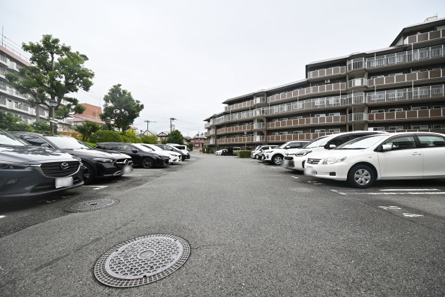 千里山田グリーンハイツ3号棟の駐車場|敷地内駐車場です。