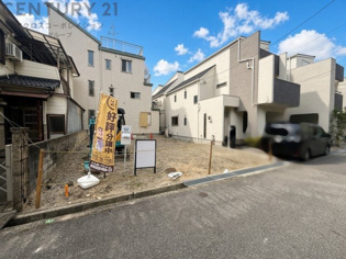 教育施設が近い：荻野保育園まで徒歩4分（約320m）と近く、毎日の送り迎えがスムーズです。