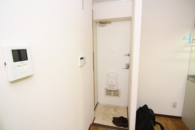 クレスト日吉の玄関|※同タイプ別部屋の参考写真になります