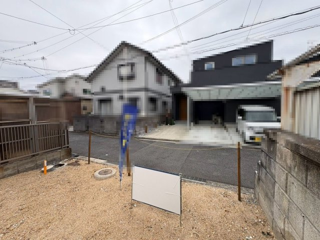 式内町　新築一戸建の外観|主寝室としても利用できる約６帖の洋室は南西側にバルコニーがあり、日当たり良好です♪