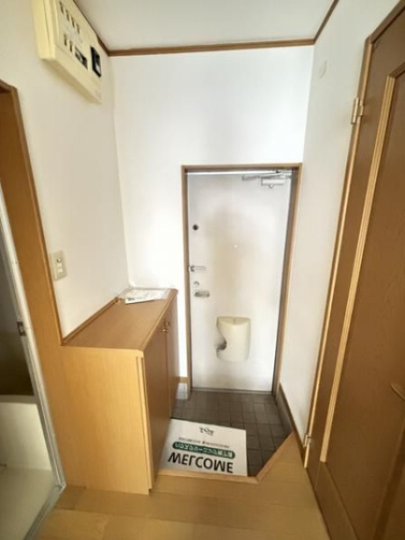 プロムナード生麦Ｃ棟の玄関