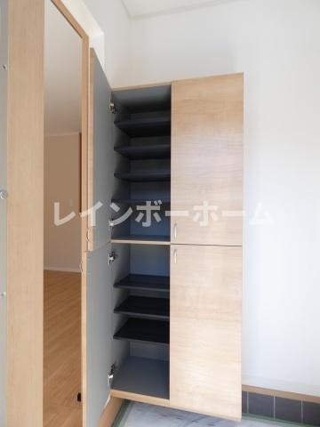 プリエ　ローザA号棟の玄関