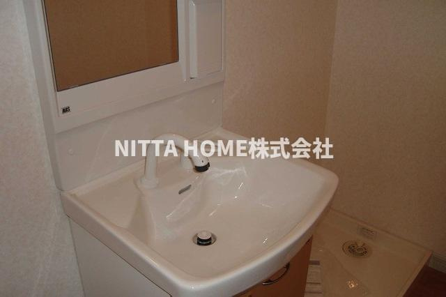 多可郡多可町中区安楽田のアパートの洗面所|洗髪洗面化粧台がついています◇