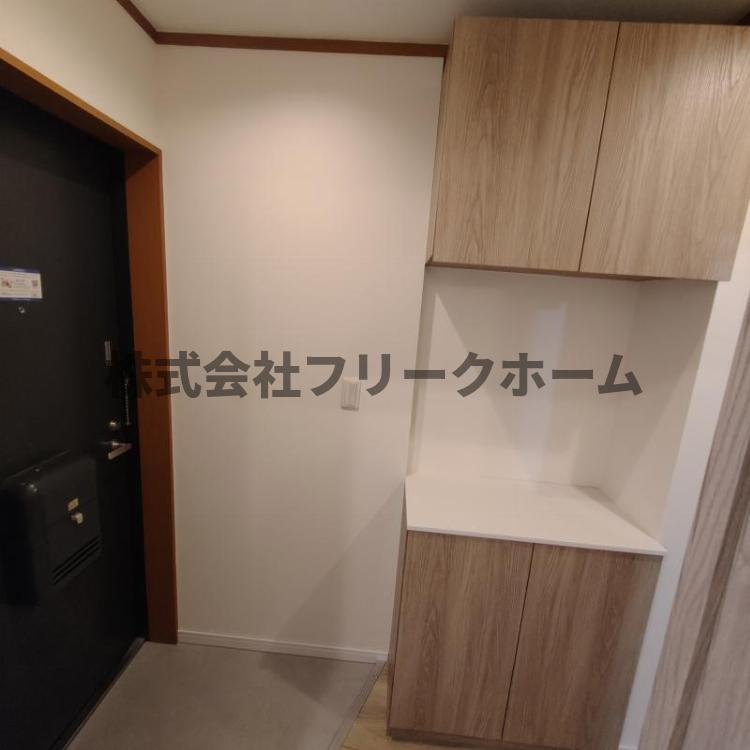 三鷹市下連雀６丁目の賃貸マンションの玄関