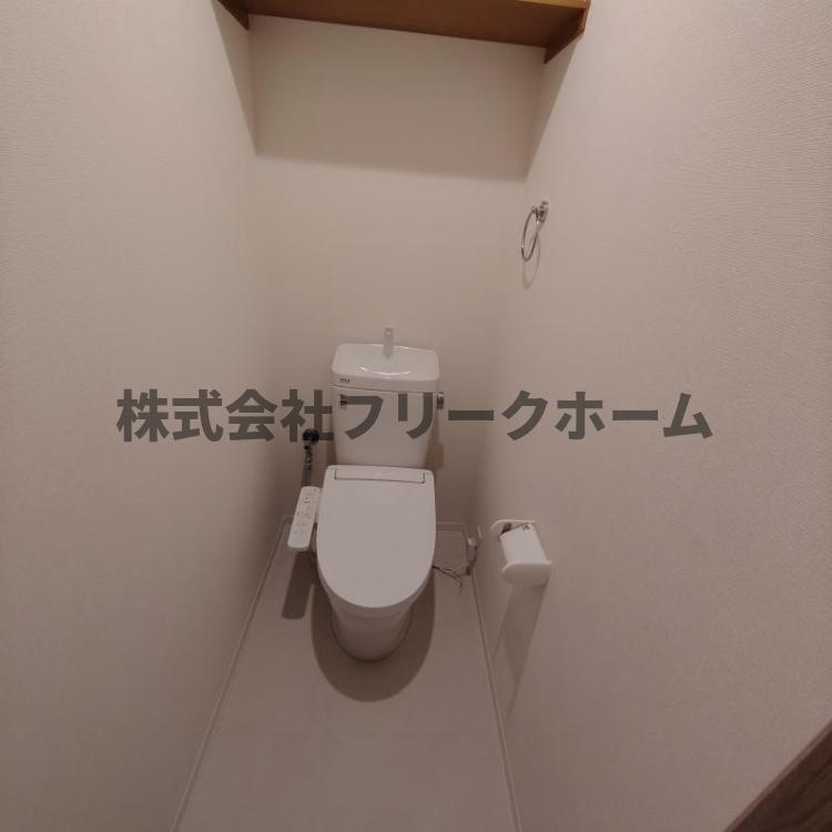 三鷹市下連雀６丁目の賃貸マンションのトイレ