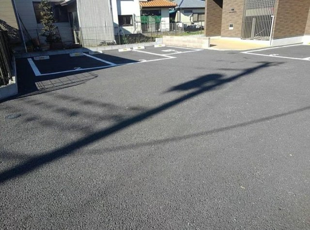 クレイノレジデンス木下の駐車場