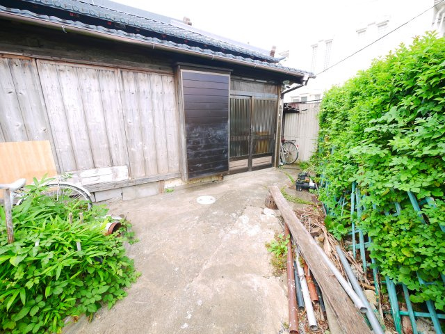 八街市大木　中古戸建の庭|スーパータイヨーが目の前徒歩約1分　JR総武本線八街駅徒歩約13分 海保病院徒歩約5分 ユニットバス