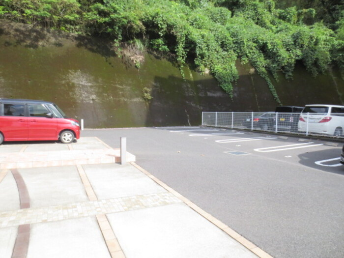【駐車場】