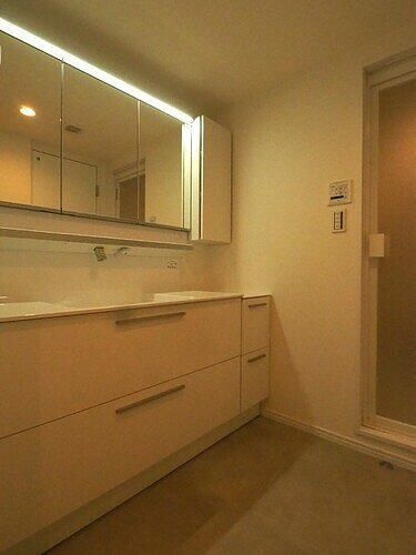 高輪マンションの洗面所
