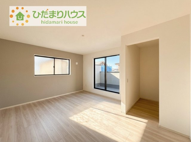 【寝室】 | 取手市井野8期　新築戸建　1号棟 | バルコニーに面していて、たっぷり光りの入る明るい主寝室です！