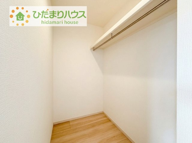【収納】 | 取手市井野8期　新築戸建　1号棟 | 小物類から掃除機やシーズンオフの暖房器具といった大きいものまで1か所に収納できる、機能的な大容量ウォークインクローゼット付き(^^♪