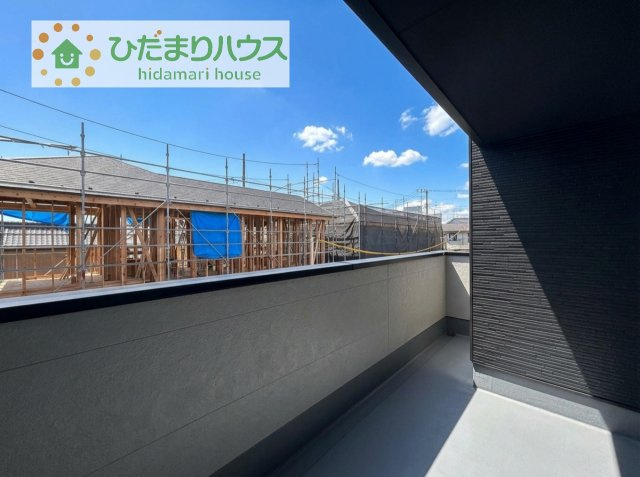 【バルコニー】 | 取手市井野8期　新築戸建　1号棟 | 広々としたバルコニーは、大量の洗濯物を干しても余裕！お布団だって、家族全員分をいっきに干せますね(^O^)