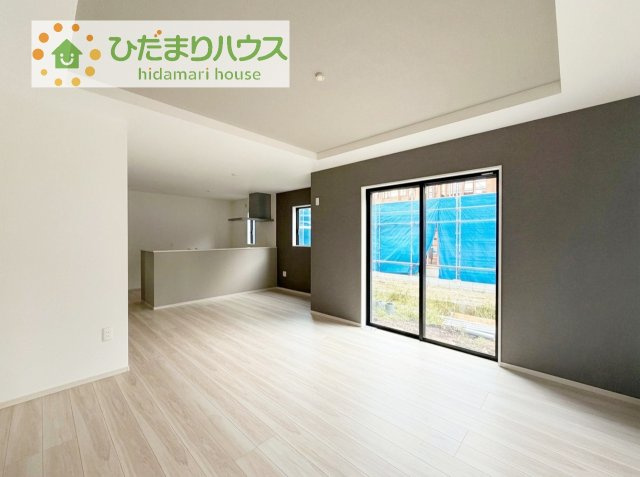 【居間・リビング】 | 取手市井野8期　新築戸建　1号棟 | リビングの窓からはあたたかな日差しが差し込みます(*'▽')